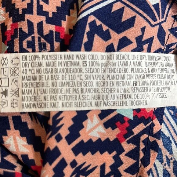 FOREVER 21 GEOMETRIC PRINT SLEEVELESS V-NECK TUNIC TOP SIZE MEDIUM - Picture 6 of 6